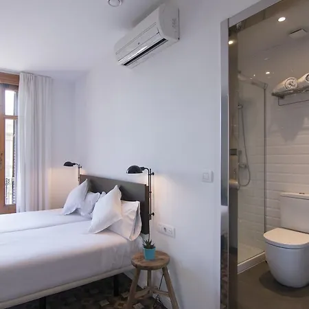 Som Nit Triomf Guest house 3*