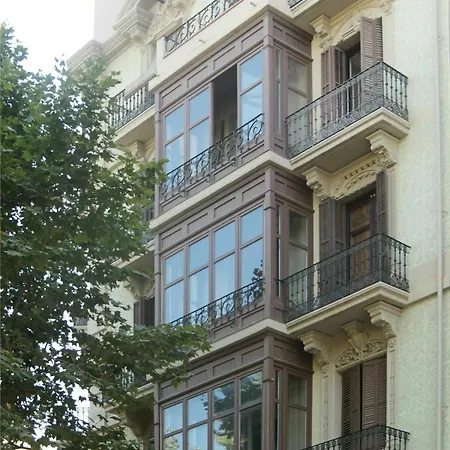 Guest house Som Nit Triomf 3*